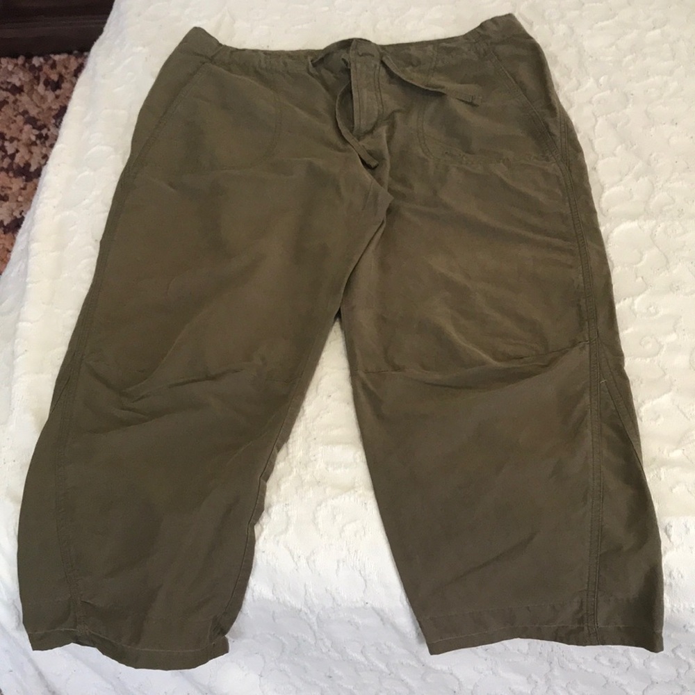 Columbia hiking pants size large. Brownish green. 70%Cotton